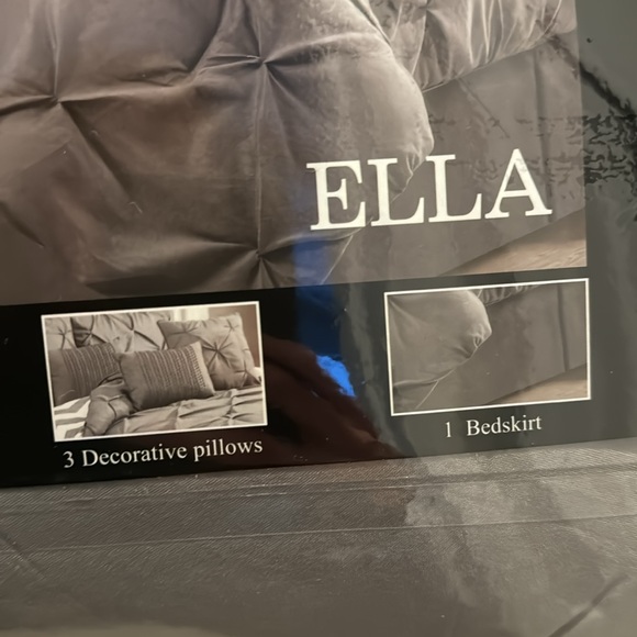 Avondale Manor King Reversible ComforterSet - Picture 7 of 9